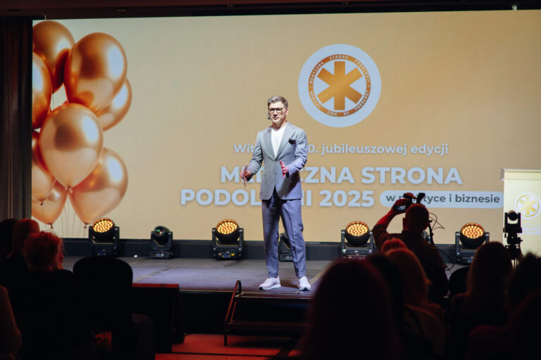 Na zdjęciu widoczny prelegent konferencji aarkada