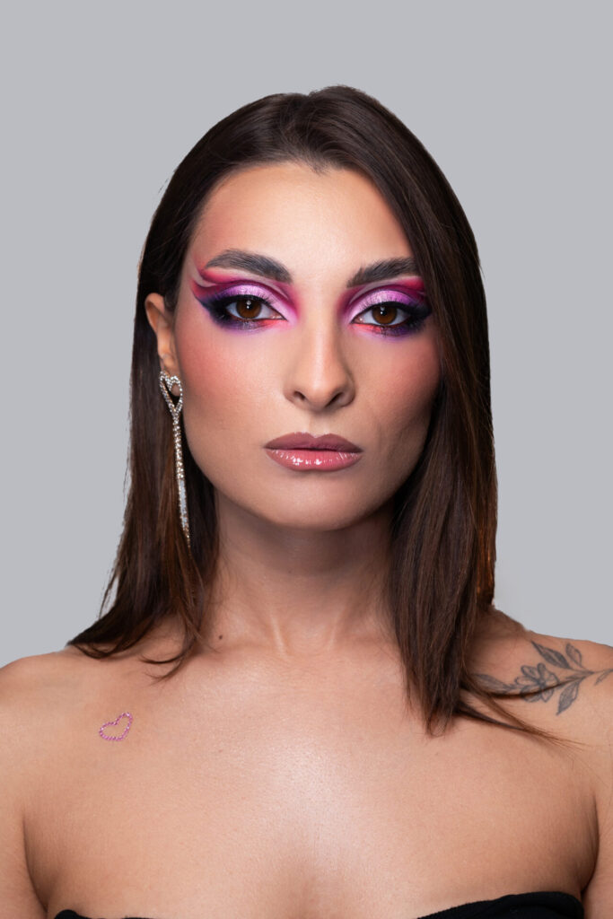 Na zdjęciu modelka w makijażu
