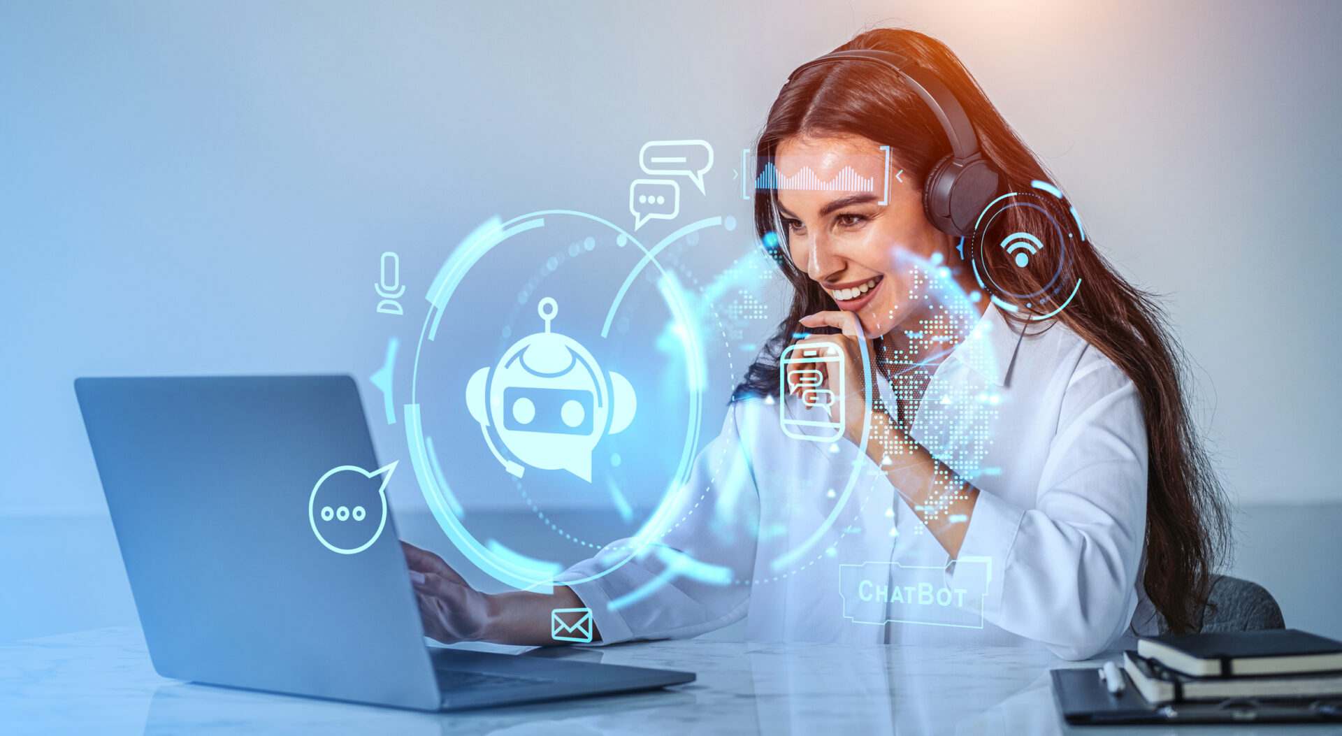 Na zdjęciu kobieta w cyberprzestrzeni