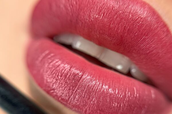 Dobór koloru pigmentu w PMU