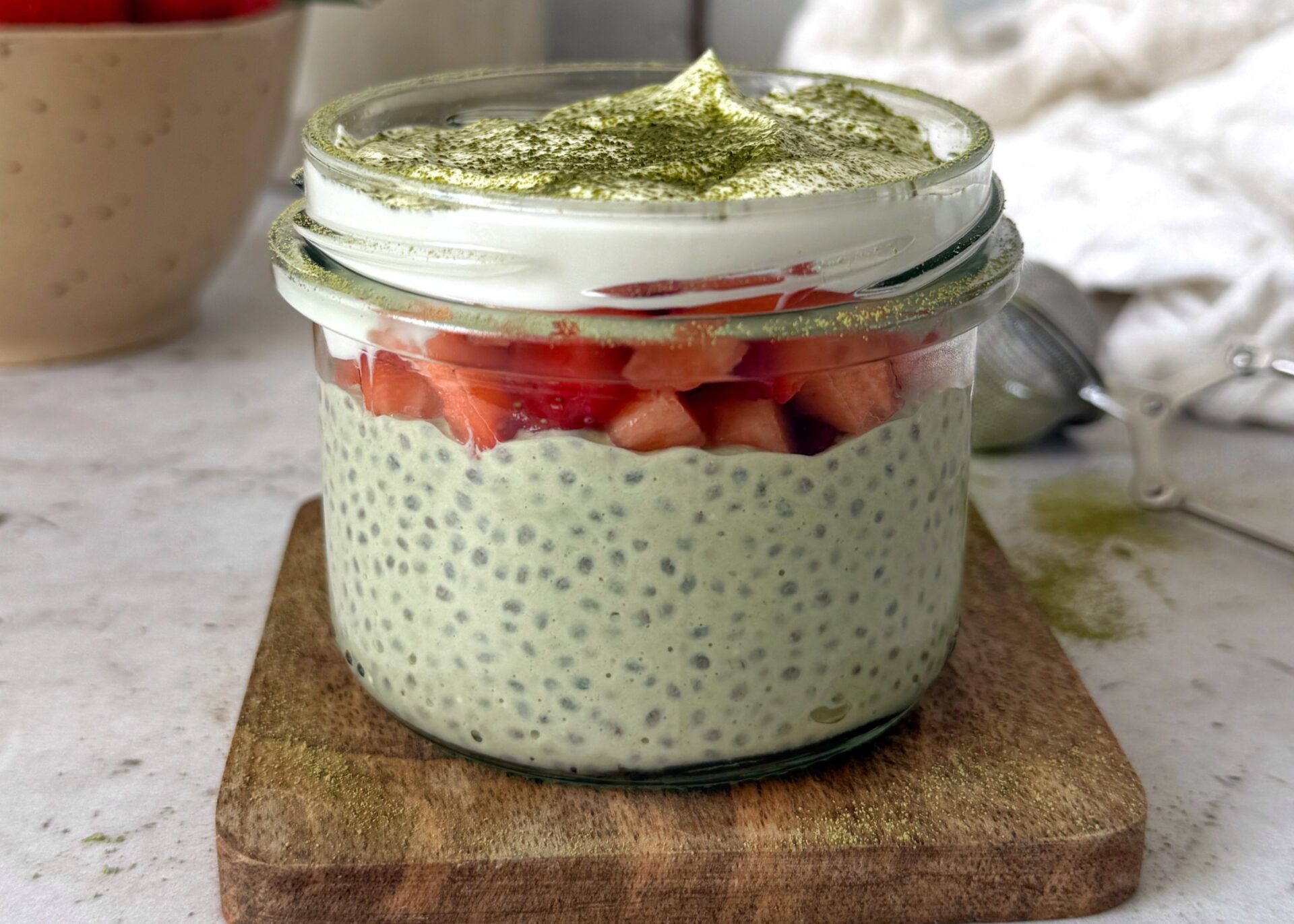 Pudding chia matcha – truskawka